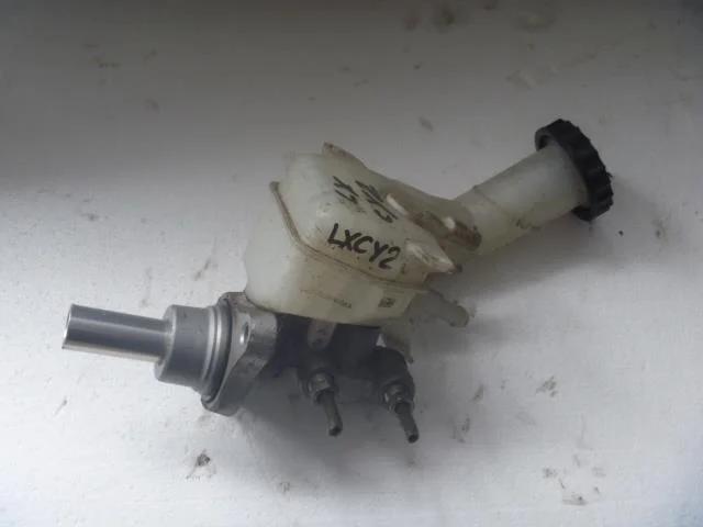 Б.у. цилиндр главный тормозной MITSUBISHI LANCER CY2A MITSUBISHI LANCER CY2A