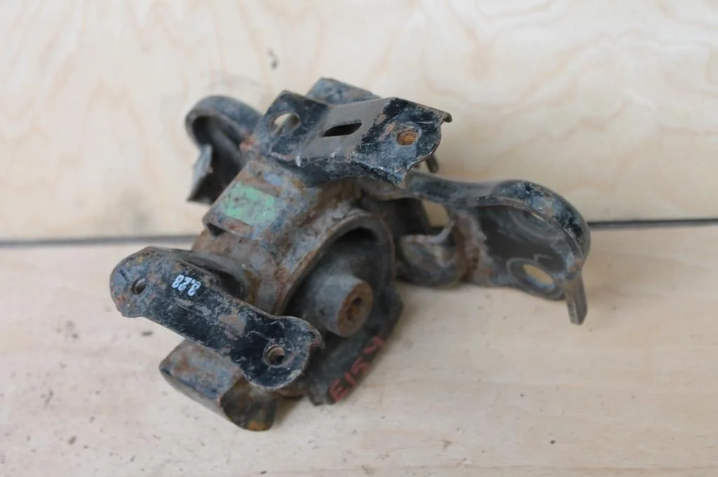 Б.у. опора двигателя TOYOTA COROLLA ZRE151 TOYOTA COROLLA ZRE151