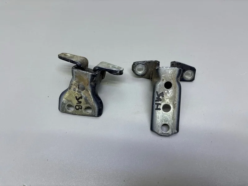 Петля двери Mitsubishi Pajero 2007 4