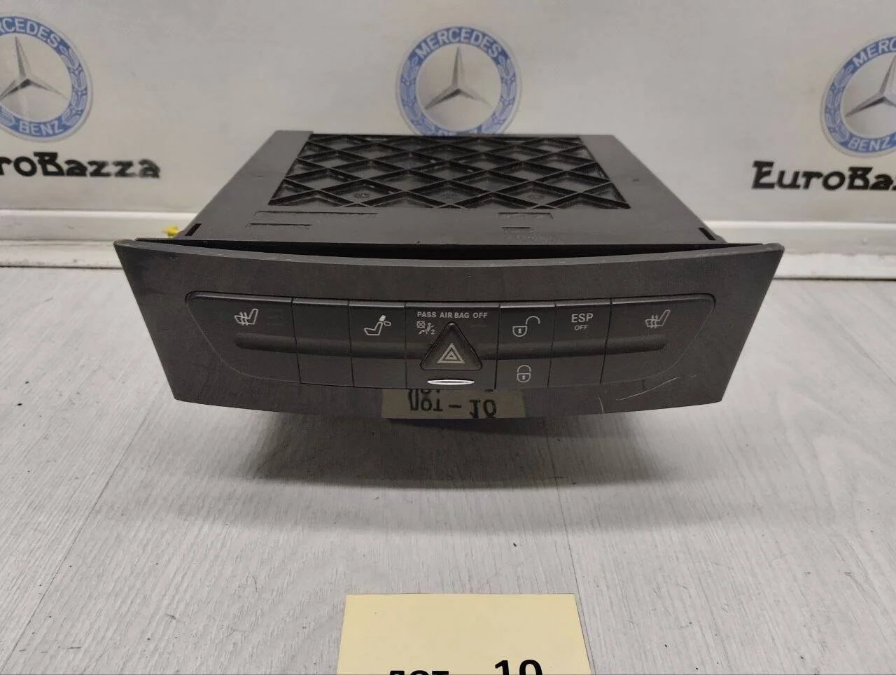 Блок кнопок центральной консоли Mercedes W211