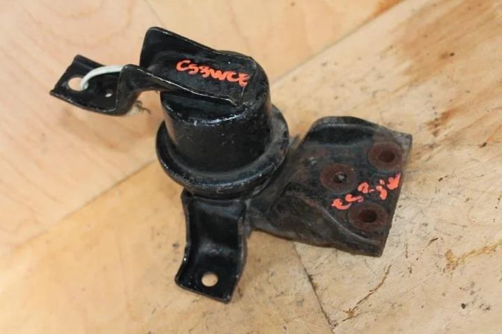 Б.у. опора двигателя MITSUBISHI LANCER CS3W MITSUBISHI LANCER CS3W