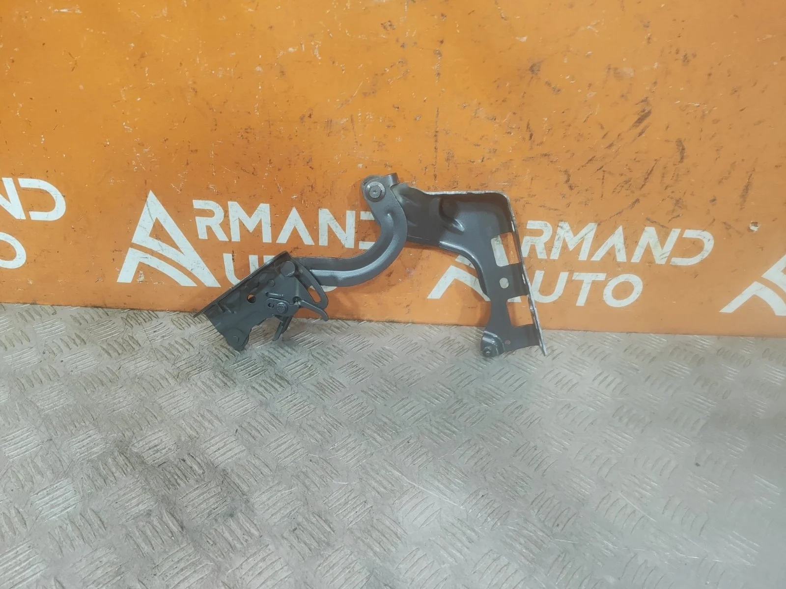 Петля капота Mercedes -Class 2016-нв W213, S213, C238