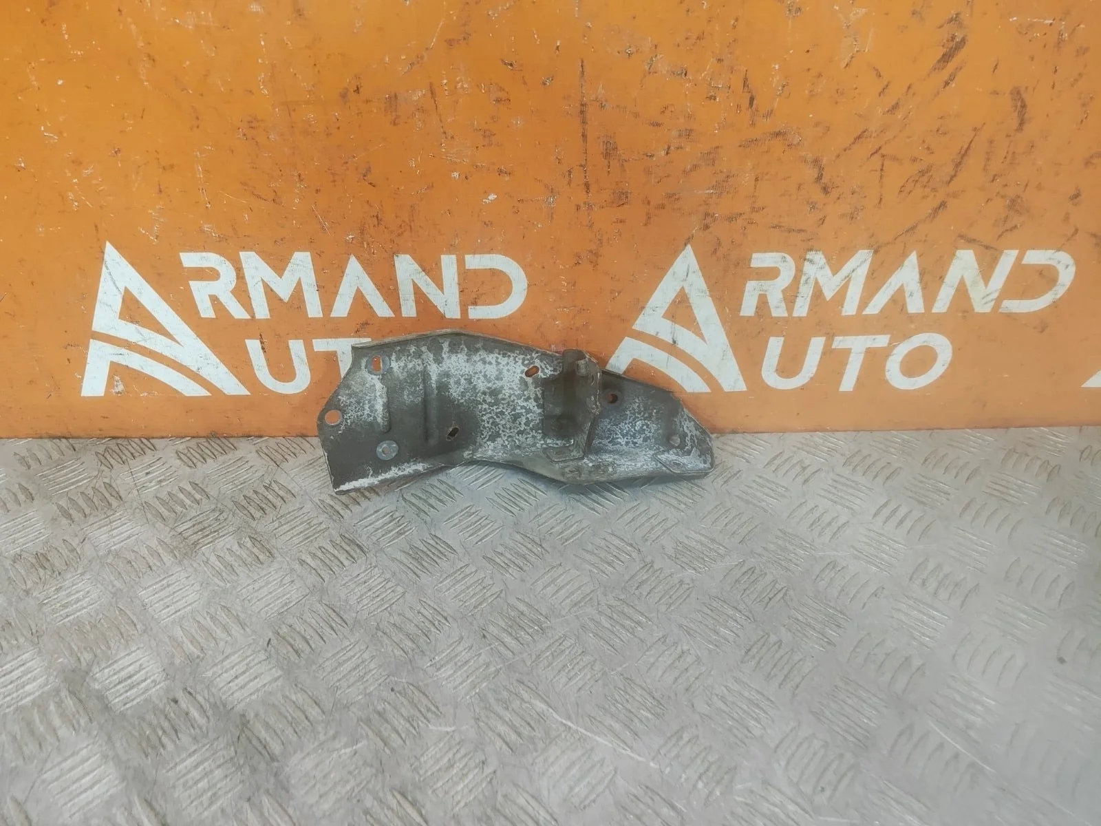 Кронштейн усилителя бампера верхний Mitsubishi Outlander 2012-нв 3