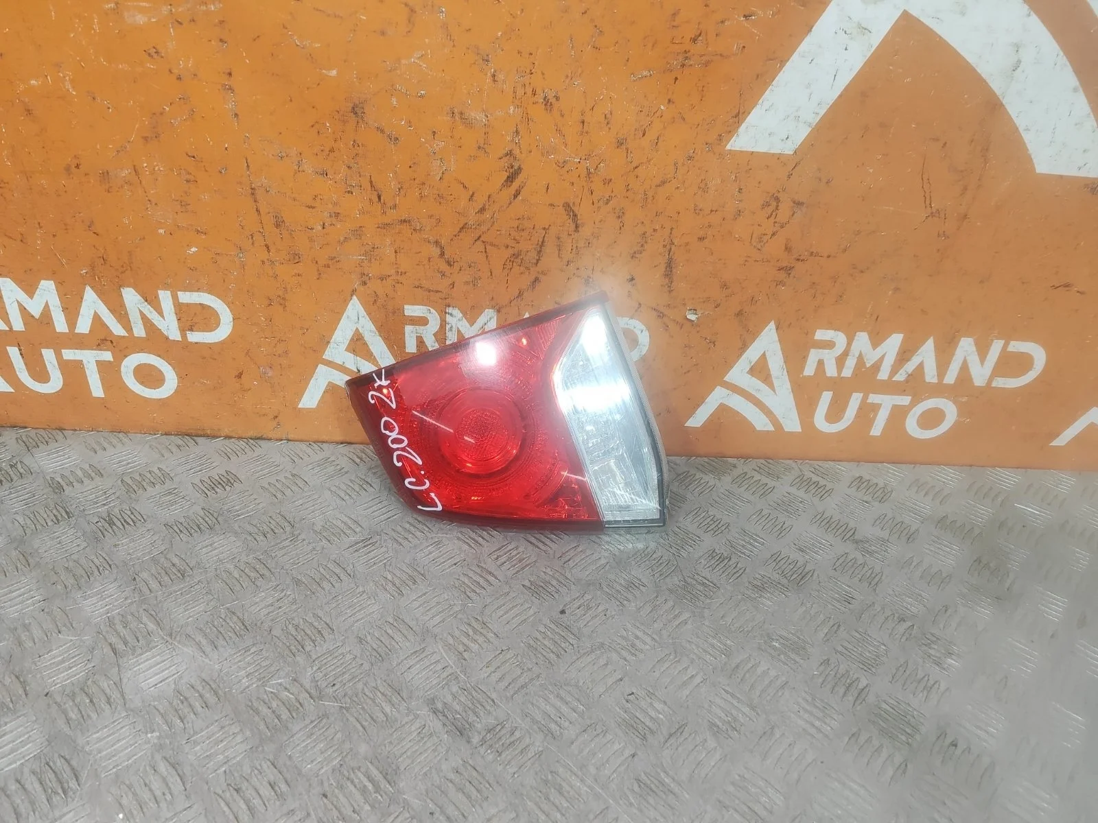 Фонарь внутренний Toyota Land Cruiser 2012-2015 200