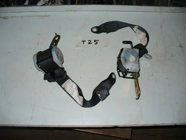 Б.у. ремень безопасности TOYOTA AVENSIS AZT250 TOYOTA AVENSIS AZT250