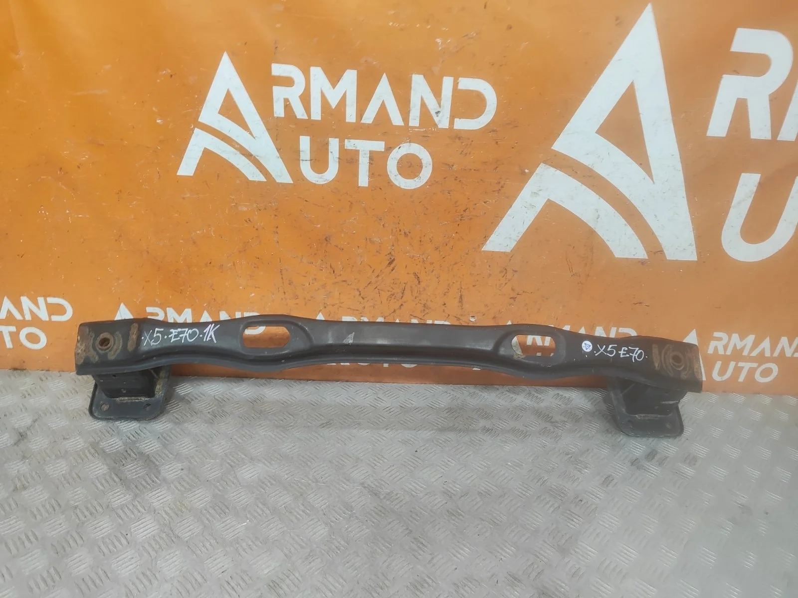 Усилитель бампера BMW X5 2006-2013 E70