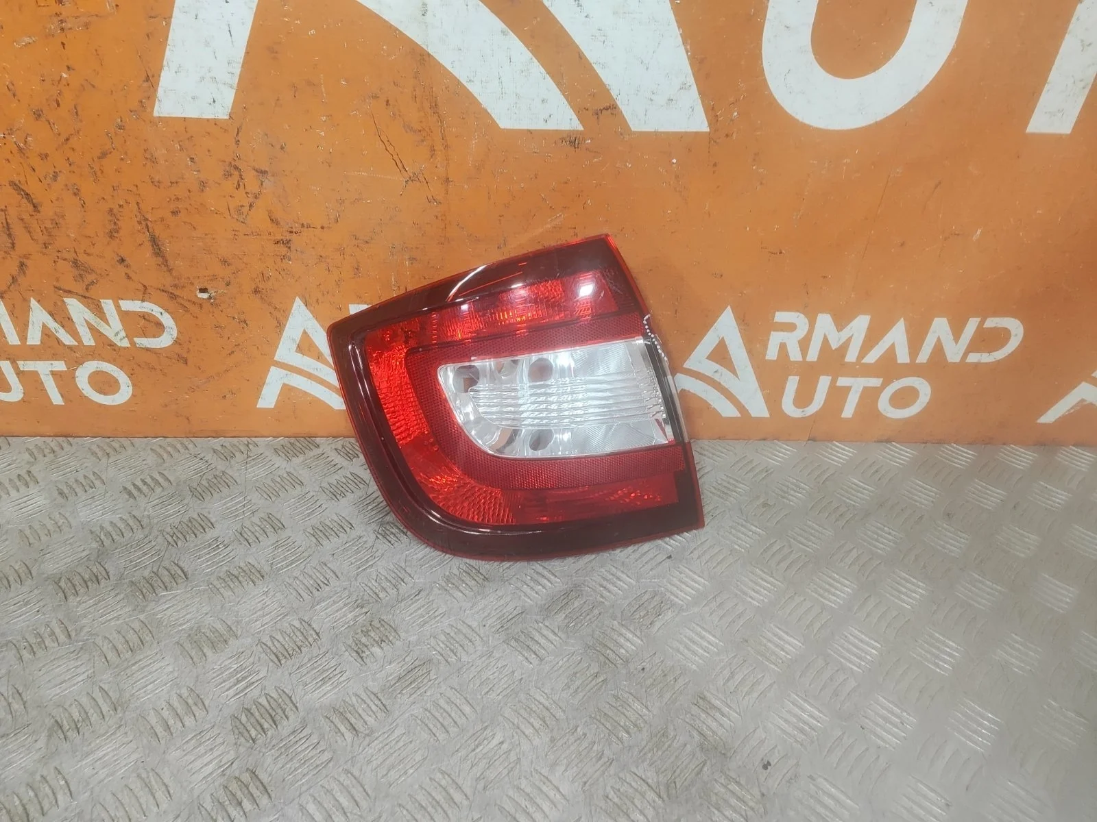 Фонарь Skoda Rapid 2014-2020