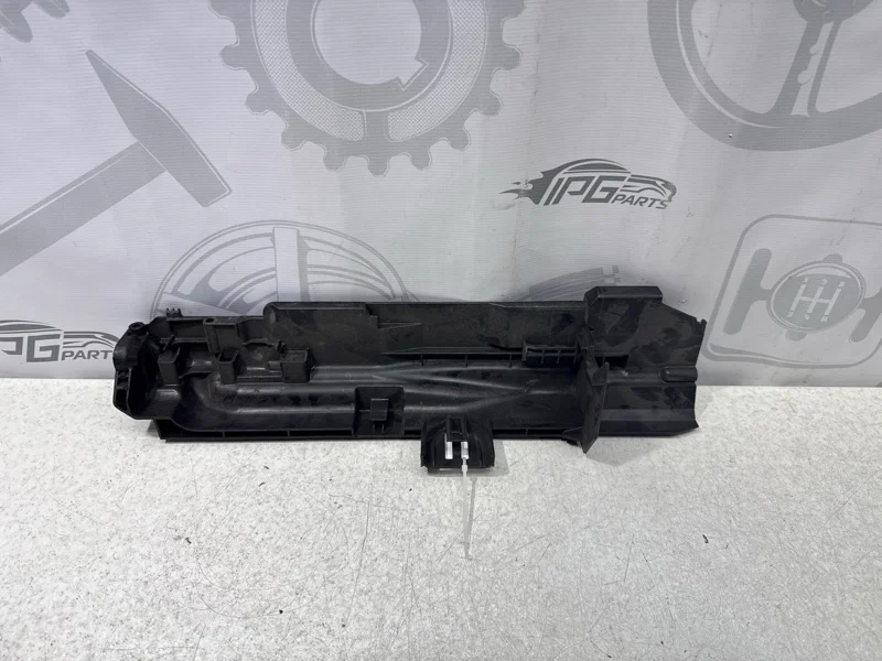 Рамка радиатора правая BMW 1 2005 E87