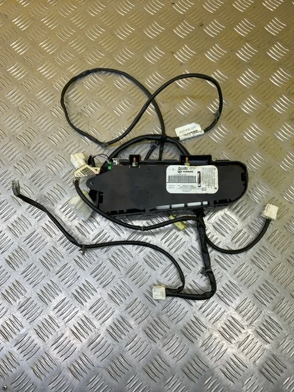 Подушка безопасности боковая (в сиденье) Nissan Navara (D40) 2004-2015 2008 985H1AV61A ПИКАП 2.5 D YD25DDTI