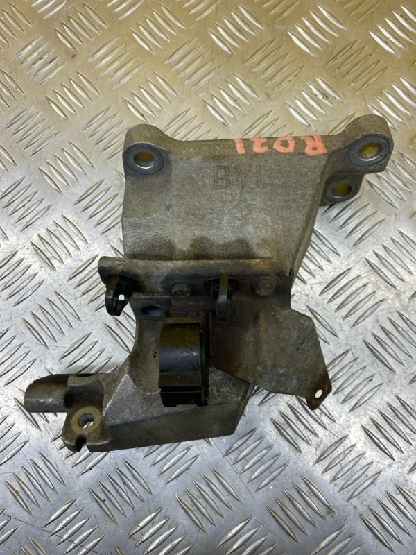 Кронштейн двигателя Infiniti Fx 30D ( 2002-2013) 2011 112331BY0A 3.0 D V9X