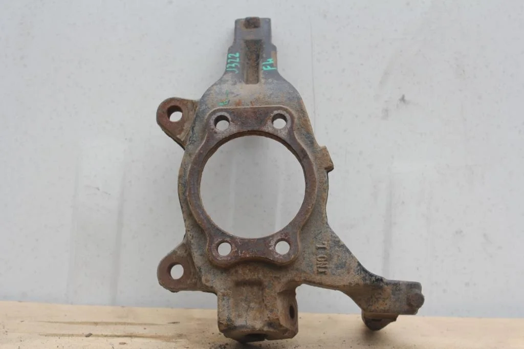 Б.у. кулак поворотный NISSAN TEANA J32 NISSAN TEANA J32