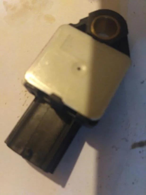 Б.у. датчик удара MITSUBISHI LANCER CY3A MITSUBISHI LANCER CY3A