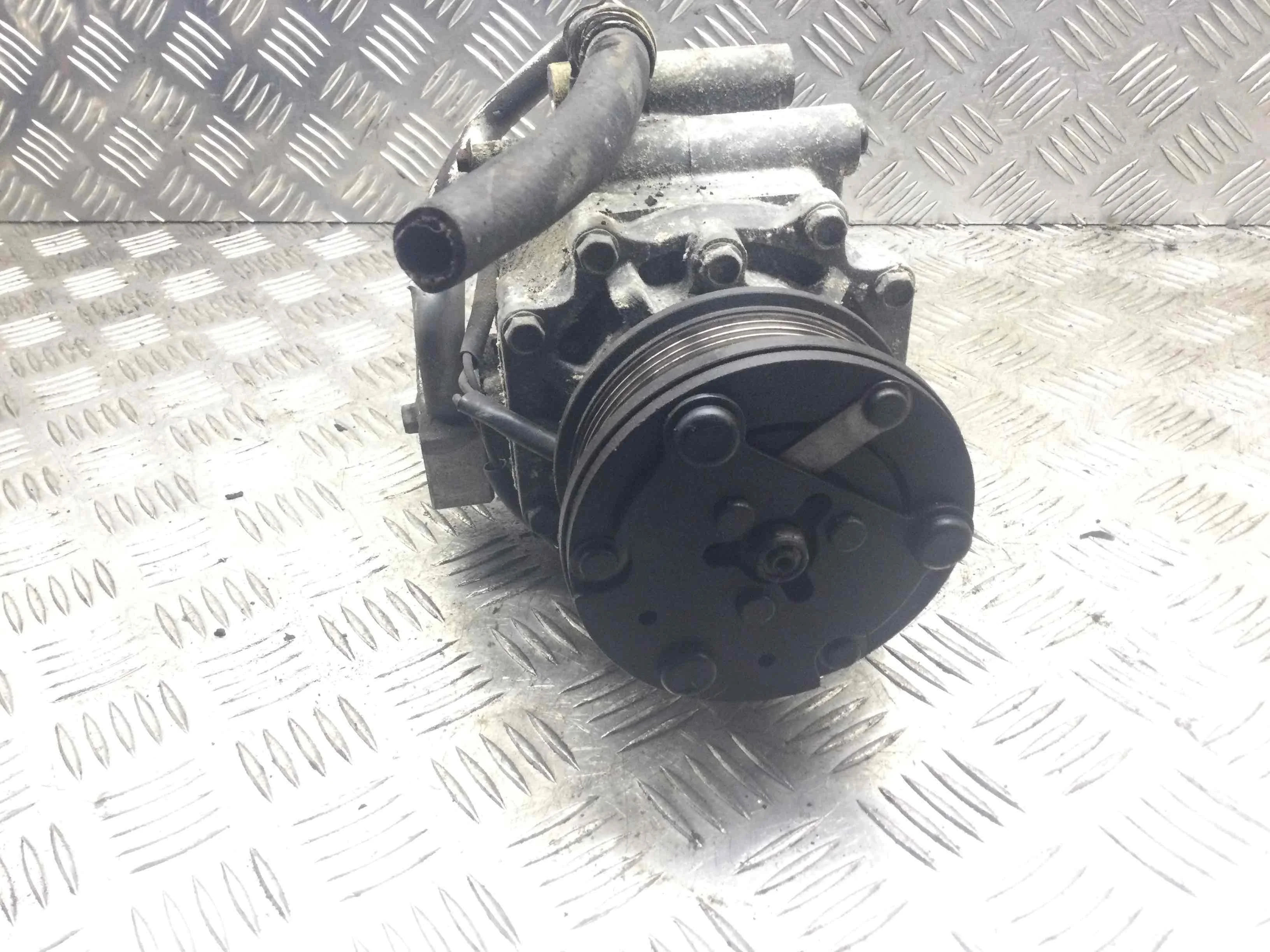 Компрессор кондиционера Ford Mondeo 3 поколение (2000-2003) бензин 1.8 i Механика Х/б