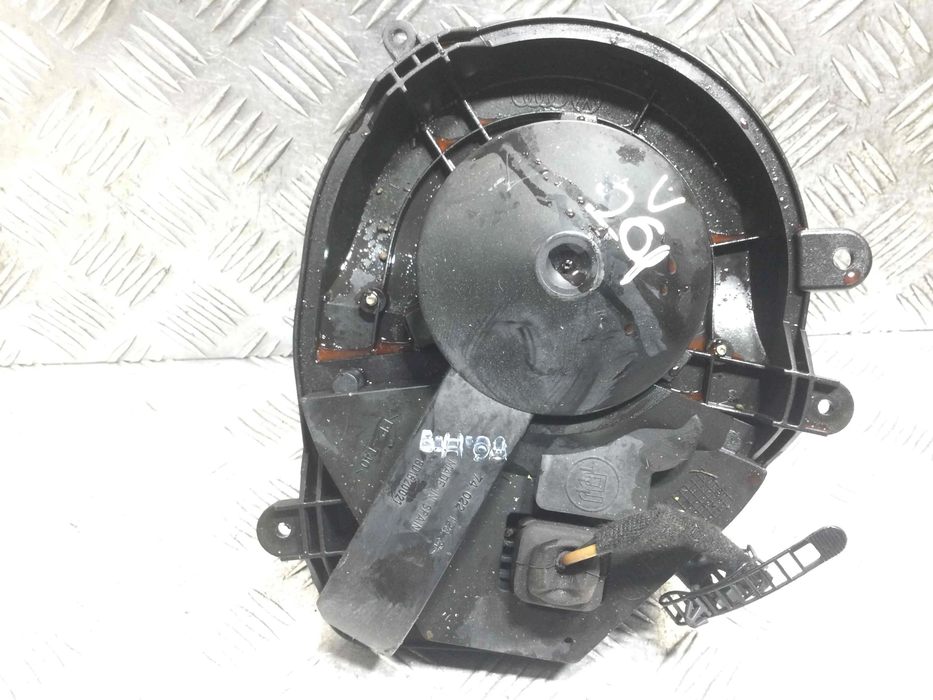 Моторчик печки Volkswagen Passat B5 (1996-2000) бензин 1.8 i Механика Универсал