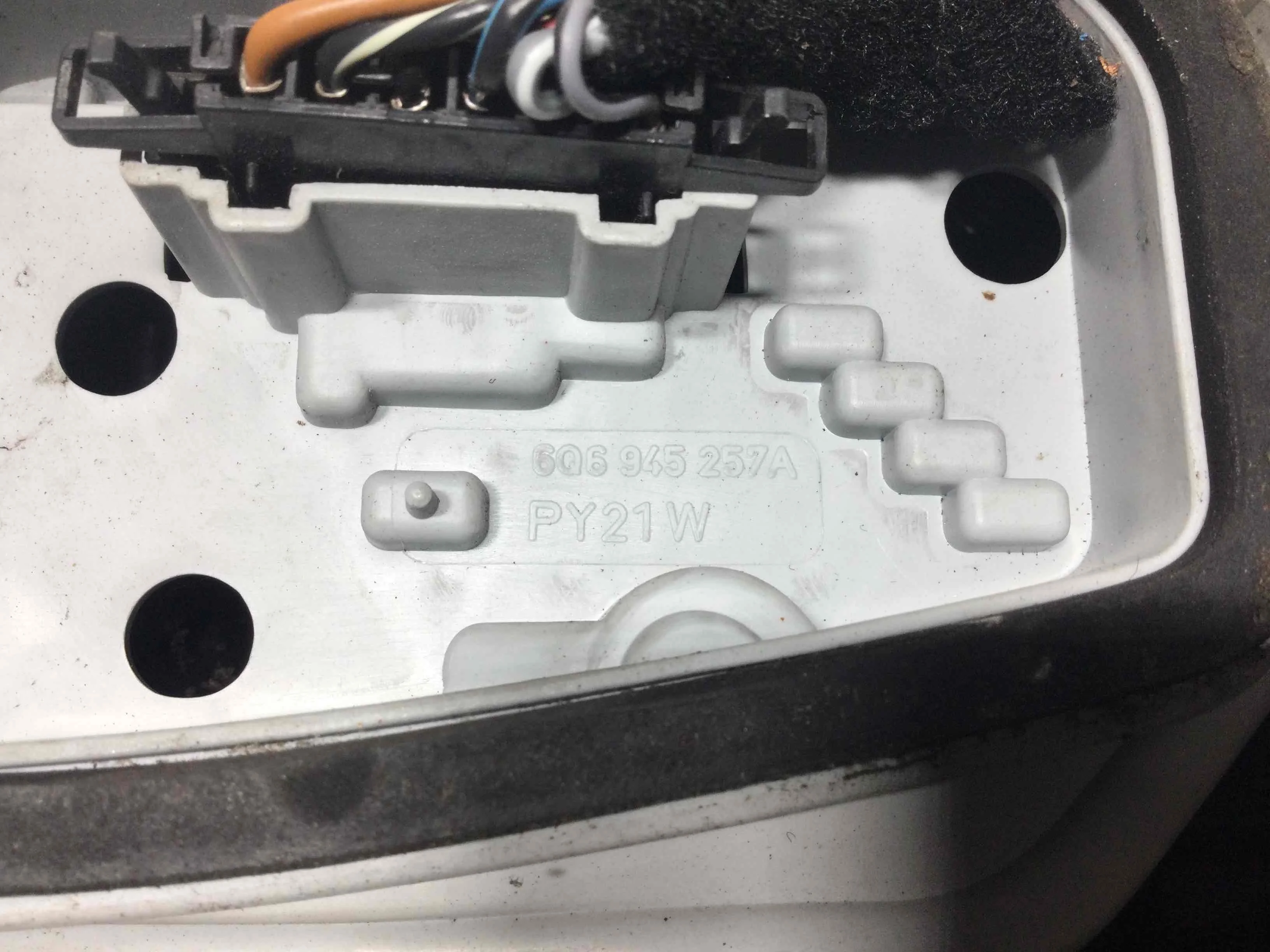 Фонарь задний левый Volkswagen Polo 4 поколение (2001-2005) дизель 1.4 TDI Механика Х/б