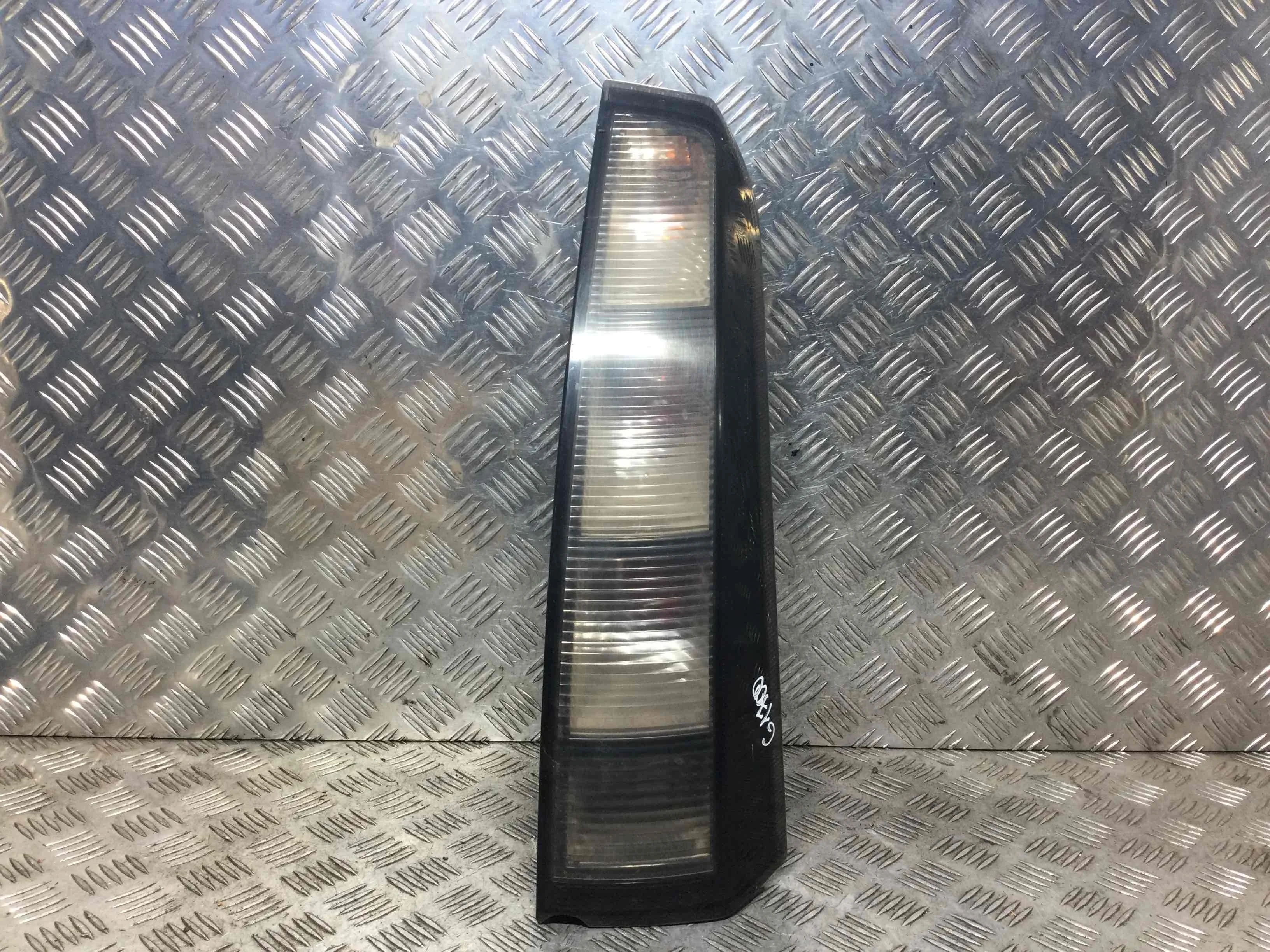 Фонарь задний правый Opel Meriva 1 поколение [рестайлинг] 2004 - 2010 дизель 1.7 CDTI Механика Минивэн