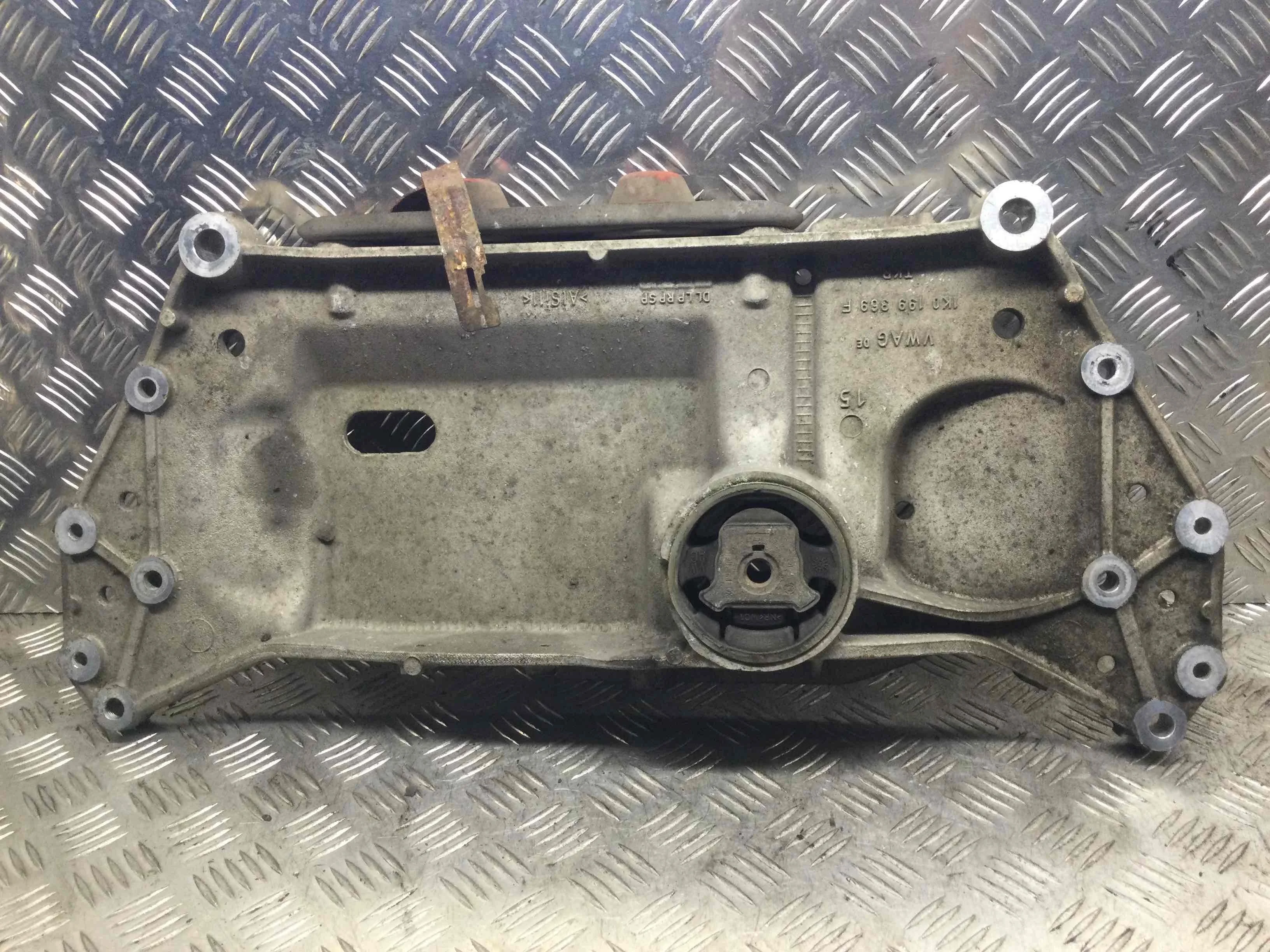 Балка подвески передняя (подрамник) Audi A3 8P/8PA [рестайлинг] (2004-2008) бензин 2.0 FSI Механика Х/б