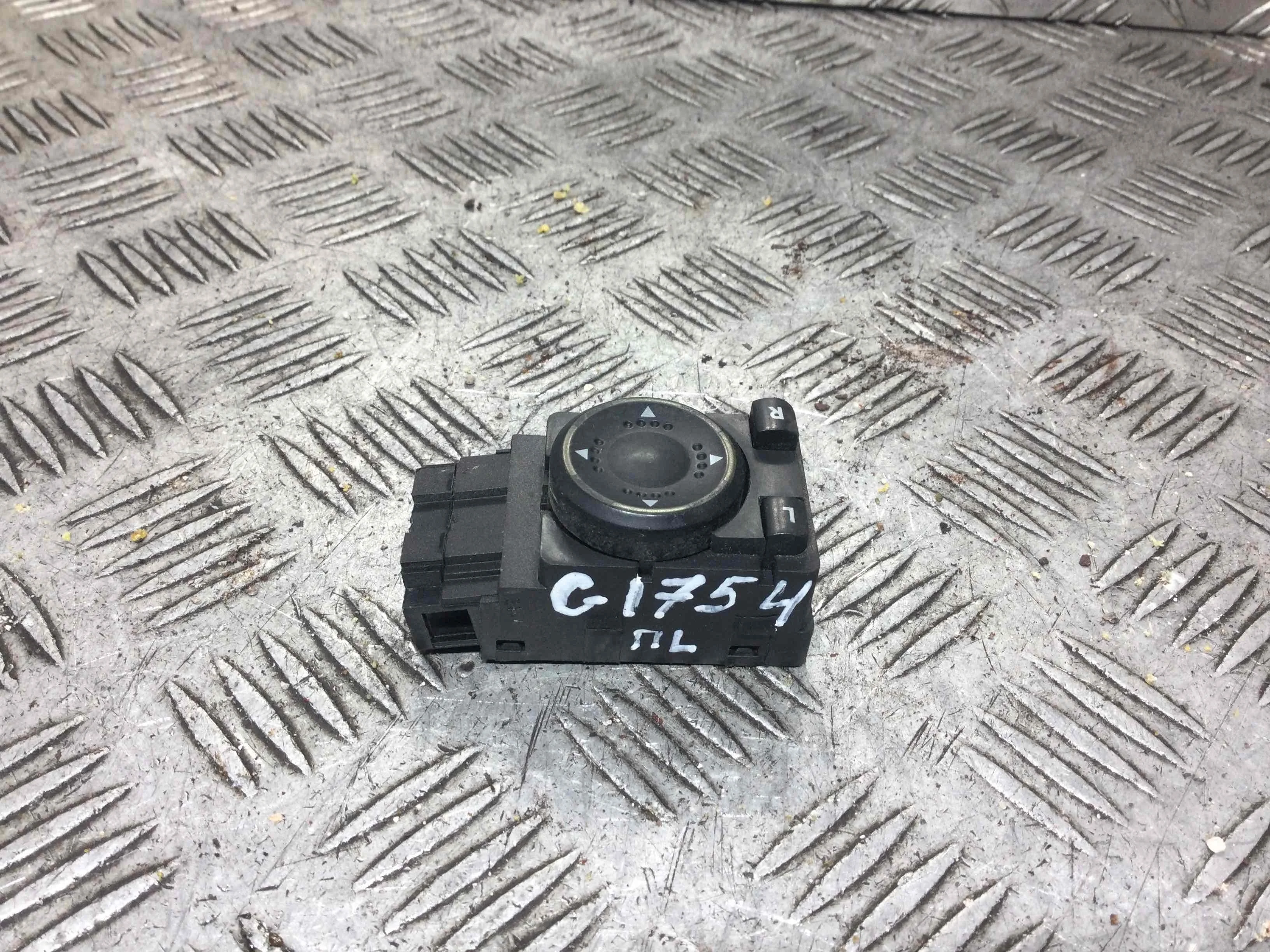 Джойстик регулировки зеркал Volkswagen Passat B5 (1996-2000) дизель 1.9 TDI Механика Универсал