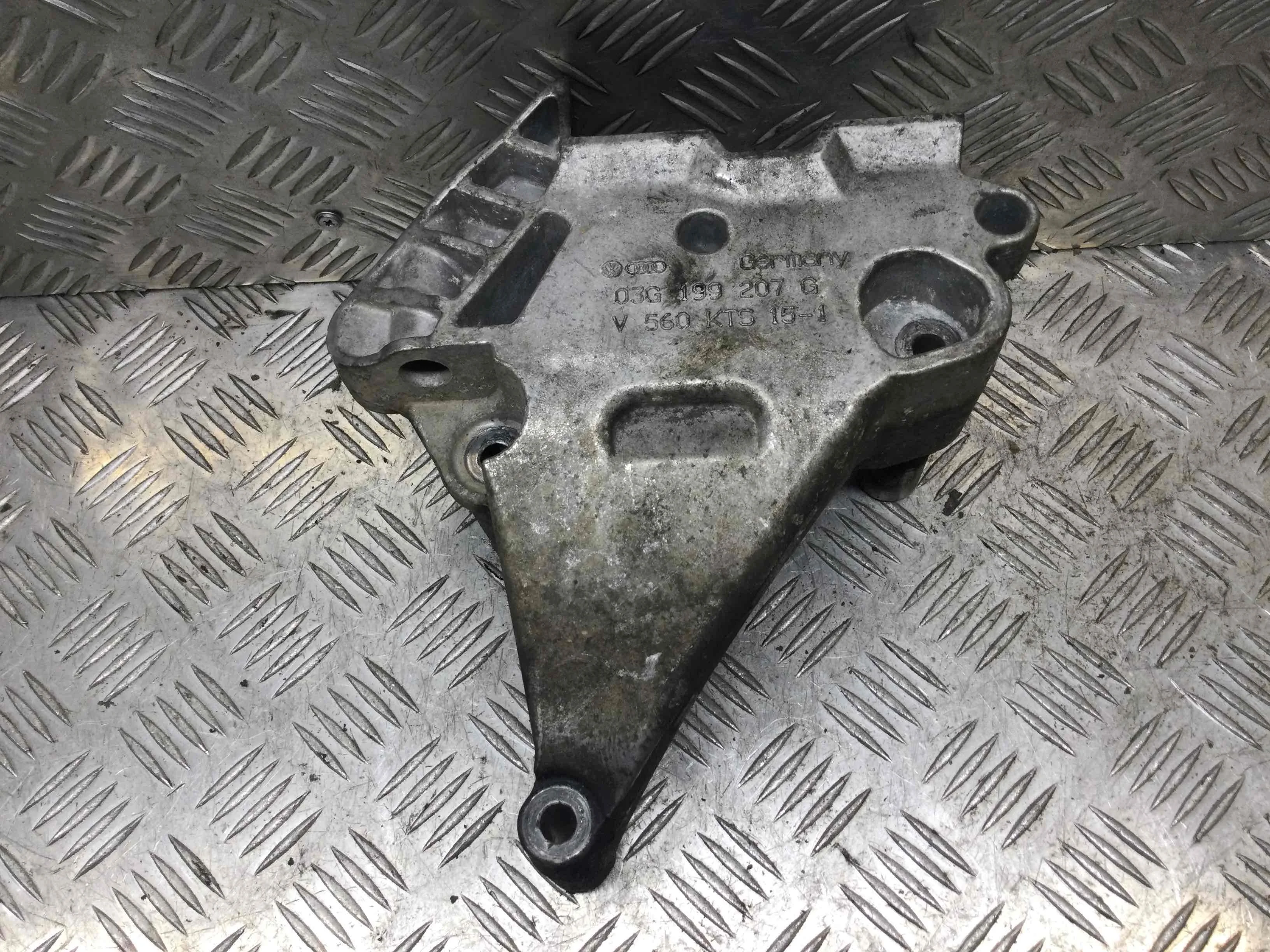 Кронштейн Volkswagen Golf 5 поколение (2004-2009) дизель 1.9 TDI Механика Х/б