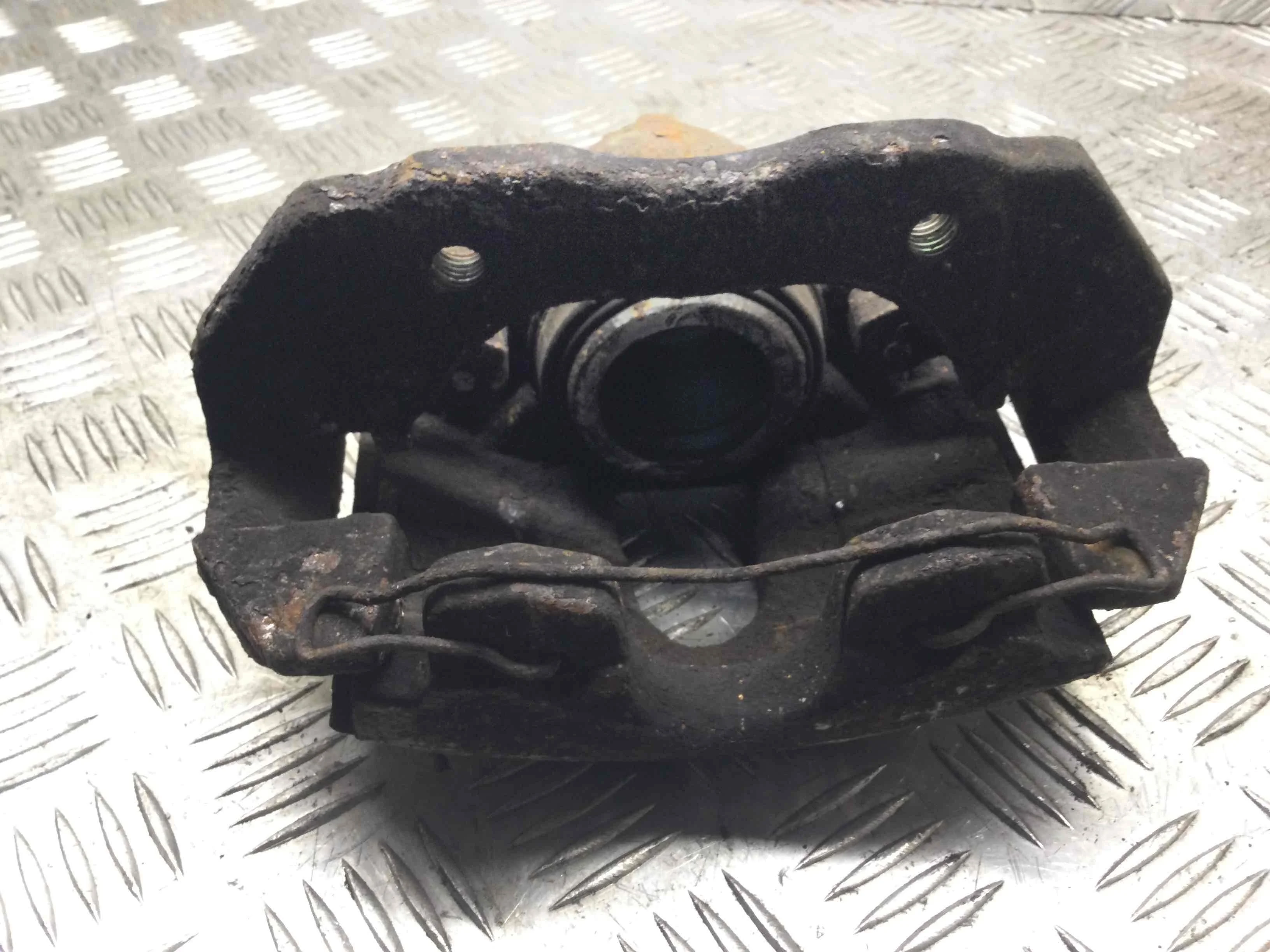 Суппорт передний правый Ford Transit Connect 1 поколение (2002-2009) бензин 1.8 i Механика Фургон