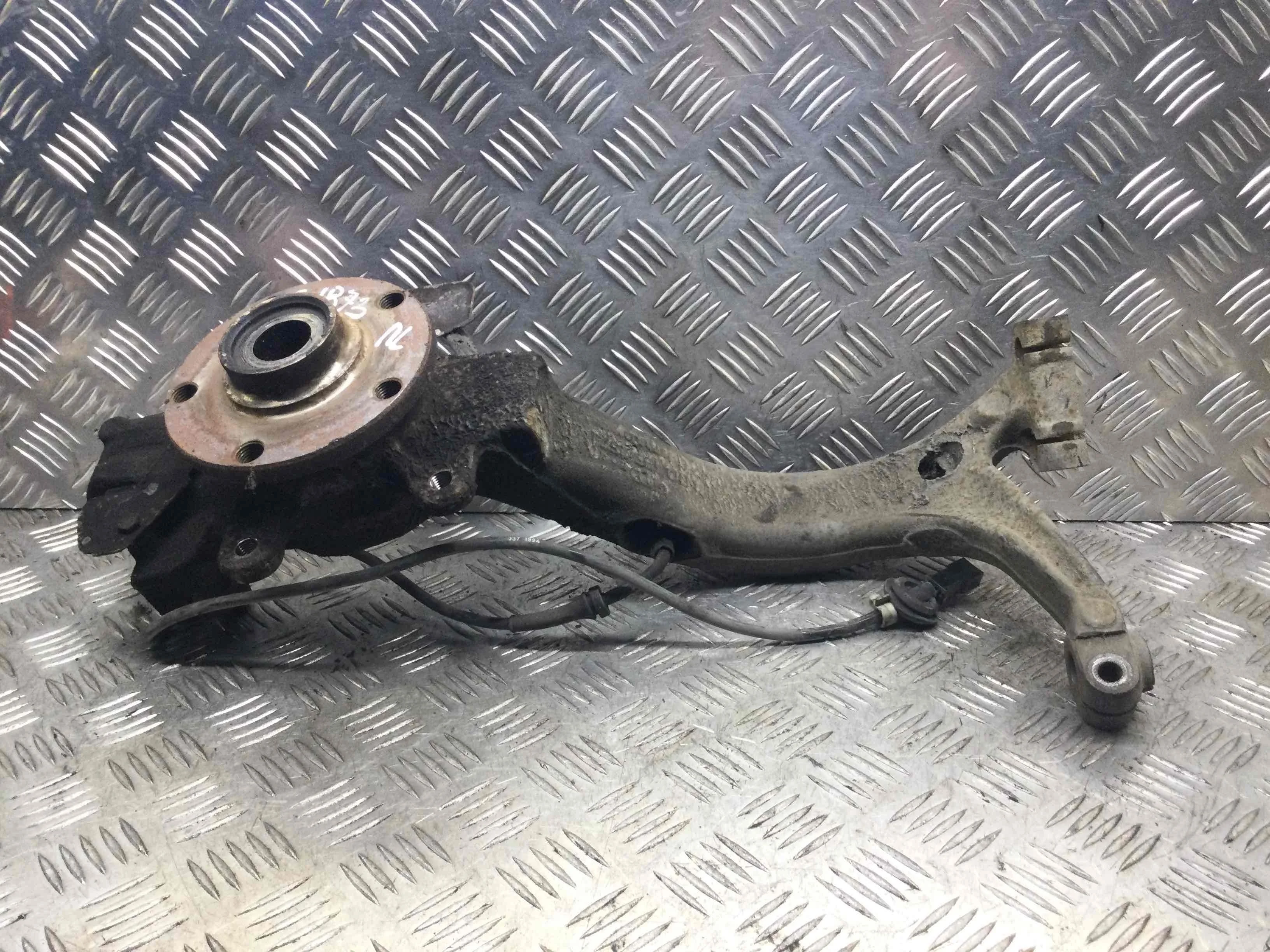 Ступица передняя левая Audi A4 B5 (1994-1999) бензин 1.6 i Механика Седан