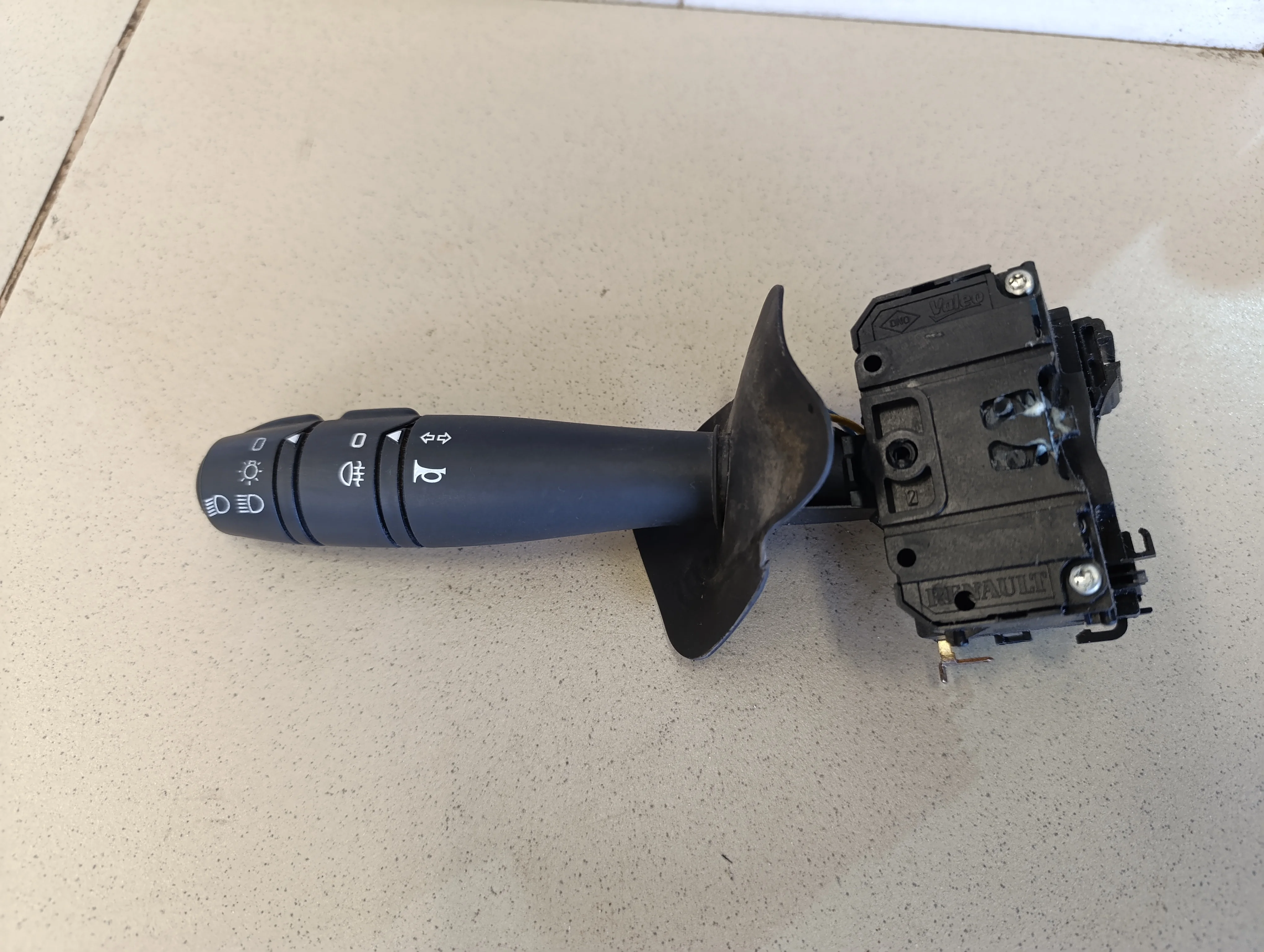 Переключатель поворотов подрулевой Logan 2005-2014