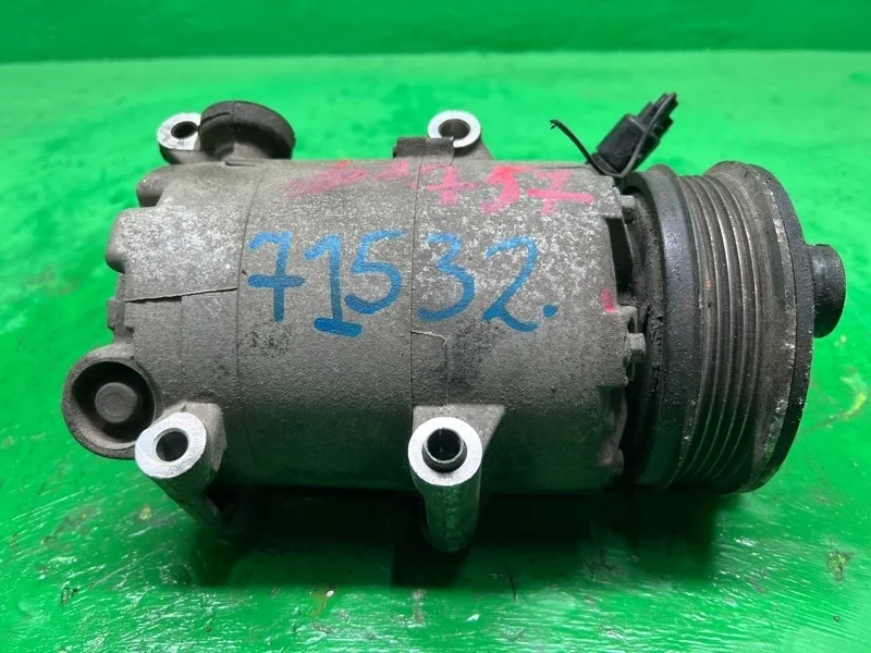 Компрессор кондиционера Ford Focus 2004-2011