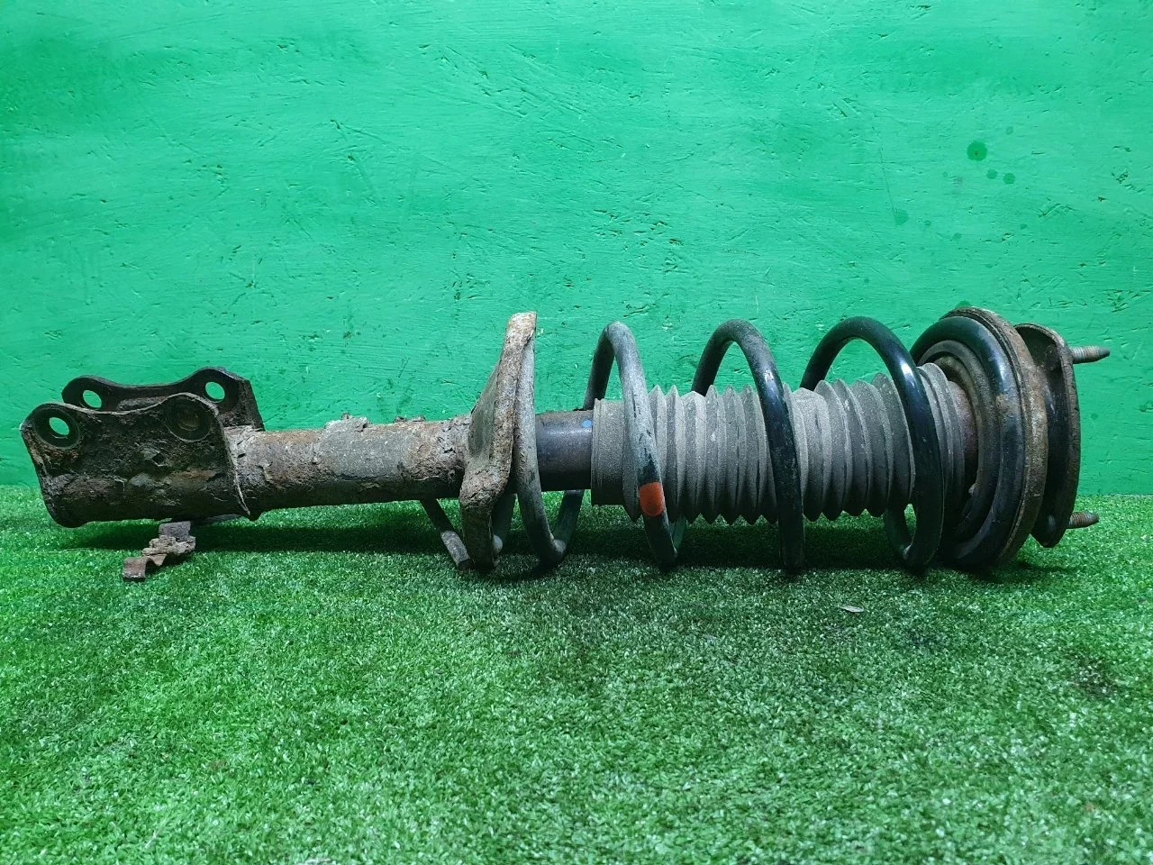 Стойка амортизатора Suzuki Grand Vitara 2006-2015