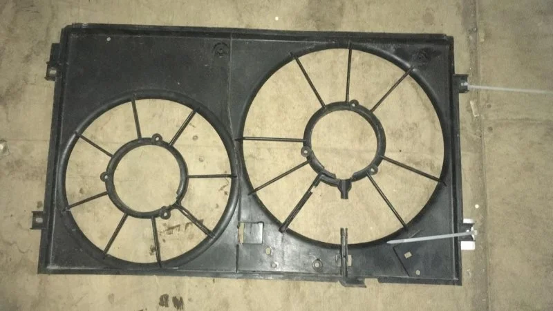 Диффузор радиатора Skoda Octavia 2004 - 2013 1K0121207T A5 ИЛИ 1Z