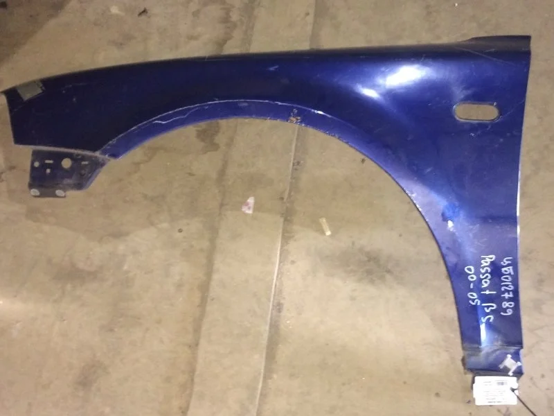 Крыло Volkswagen Passat 2000 - 2005 3B0821105E B5 +, переднее левое