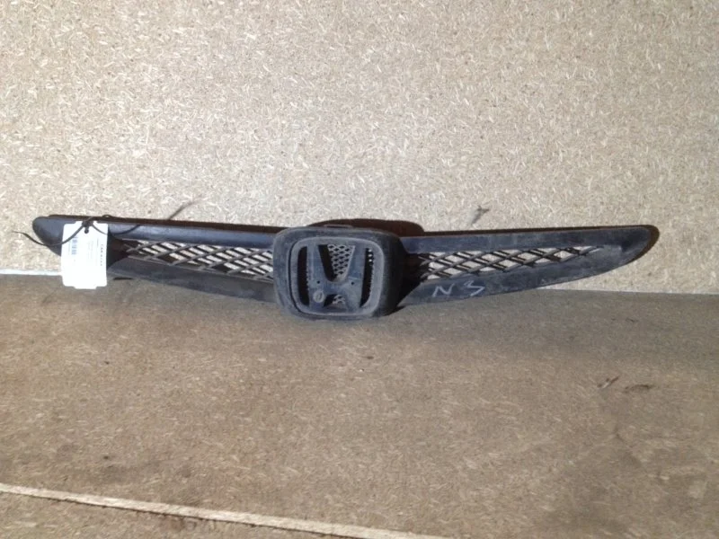 Решетка радиатора Honda Jazz 2005 - 2009 71121SAA003ZA, передняя