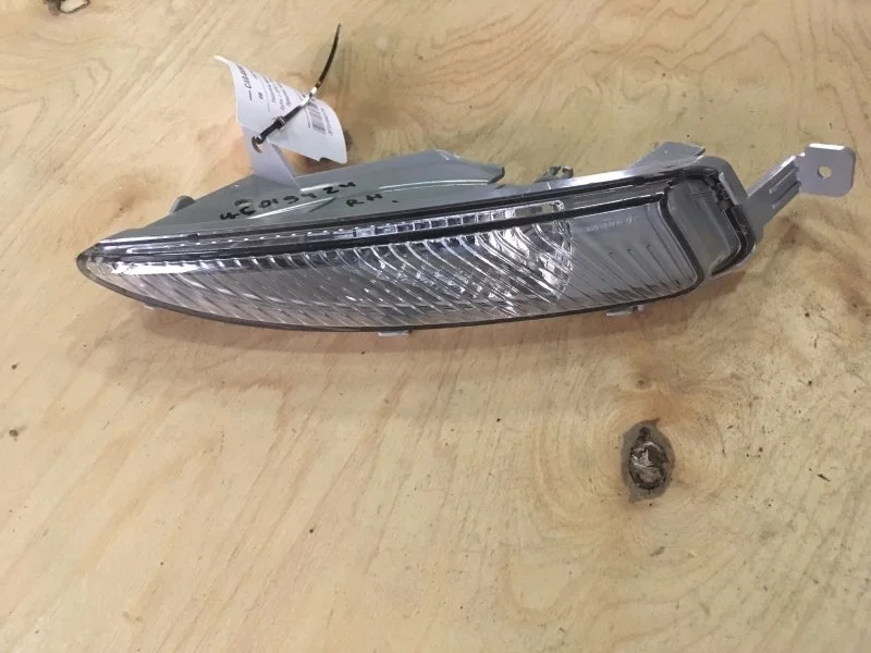 Указатель поворота Opel Astra 2010 13367143 J, передний правый