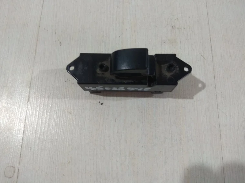 Блок управления стеклоподъемниками Mitsubishi Lancer 2007 8608A066 CX/CY 4B10, задний правый