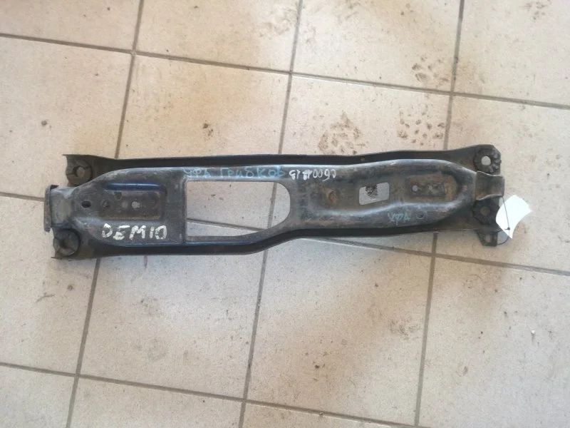 Балка продольная Mazda Demio 1996 - 1999 D26739800 DW, передняя