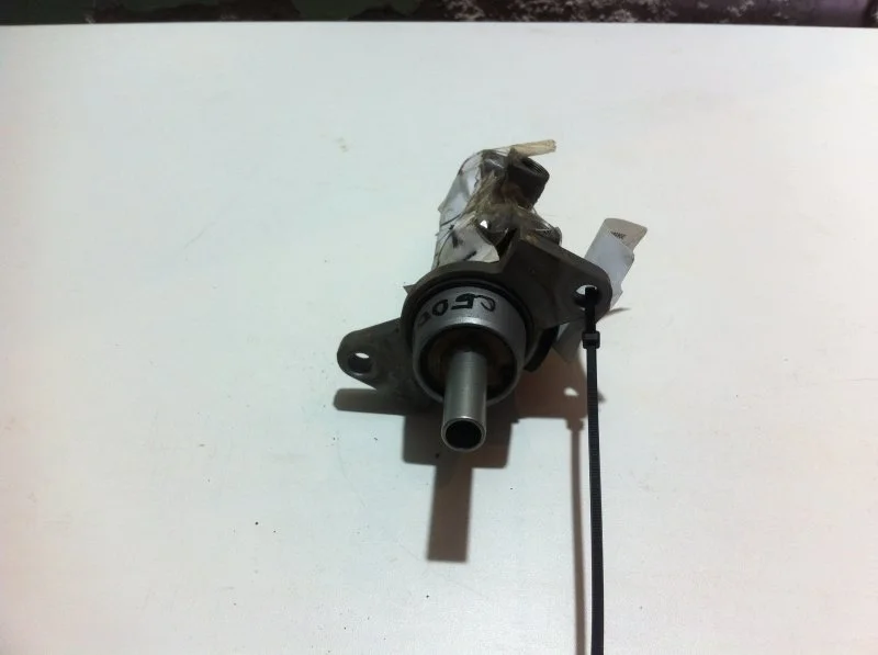 Цилиндр тормозной главный Renault Logan 2004 - 2014 6001551028