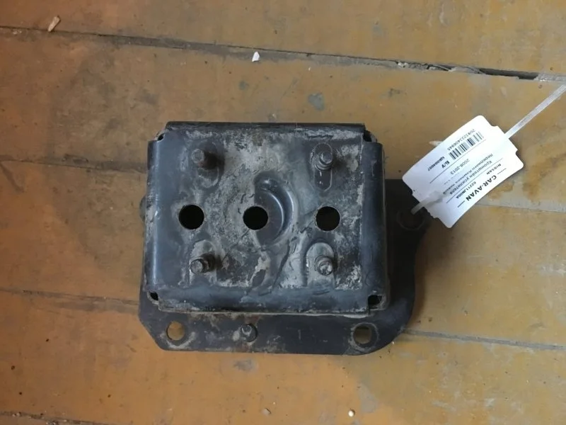 Кронштейн усилителя бампера NIssan Teana 2008 - 2014 62211JN00A J32, передний левый