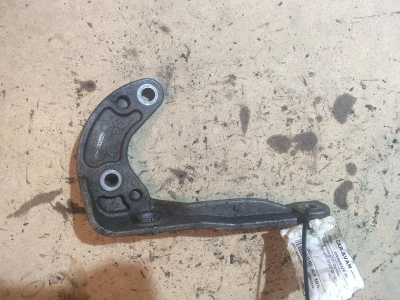 Кронштейн КПП Nissan Terrano 2014 339305631R D10