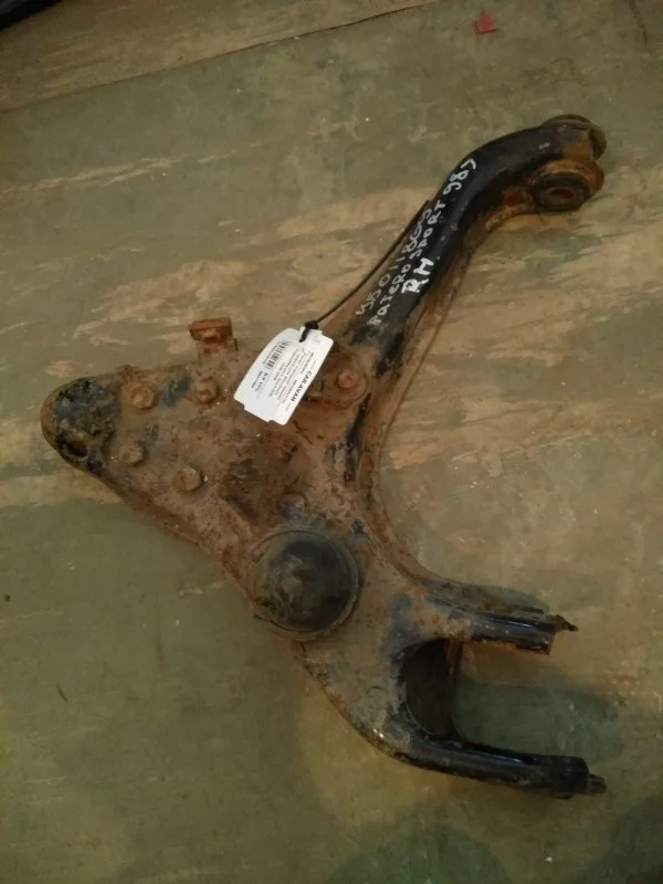 Рычаг подвески нижний Mitsubishi Pajero Sport 1998 - 2008 MN150411 K9, передний левый