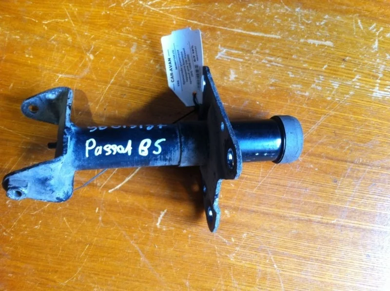 Кронштейн усилителя бампера Volkswagen Passat 1996 - 2000 3B0807134 B5, передний левый