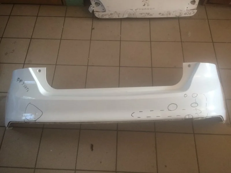 Бампер Ford Focus 2011 1852397 CB8 PNDA, задний