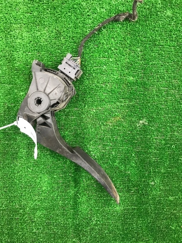 Педаль газа Opel Astra 2009 - 2015 13252702 J