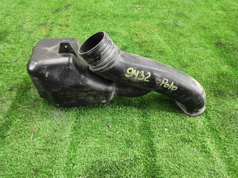 Резонатор воздушного фильтра Volkswagen Polo 2010-2020 04E129618D 6C1