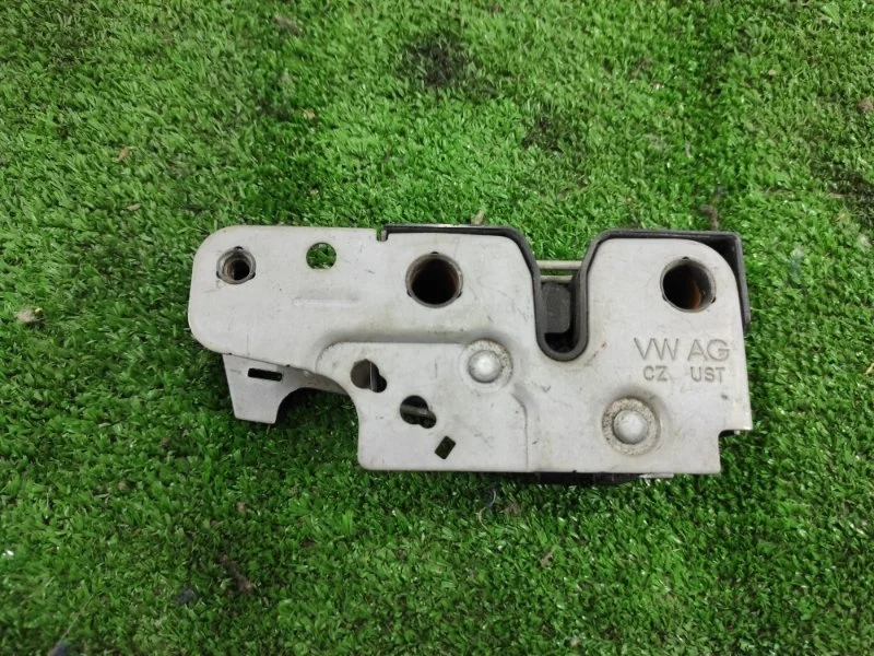 Замок капота Volkswagen Jetta 2006-2011 1K1823509E 1K2