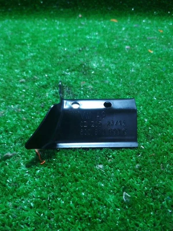 Кронштейн крыла Skoda Fabia 6Q0810680C 3