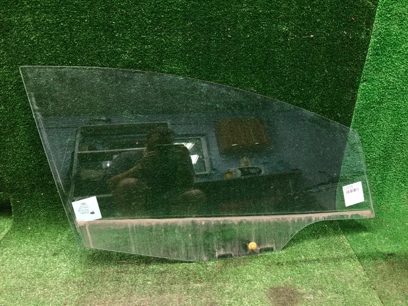 Стекло двери Ford Fiesta 2016 1680515 IQJE, переднее правое