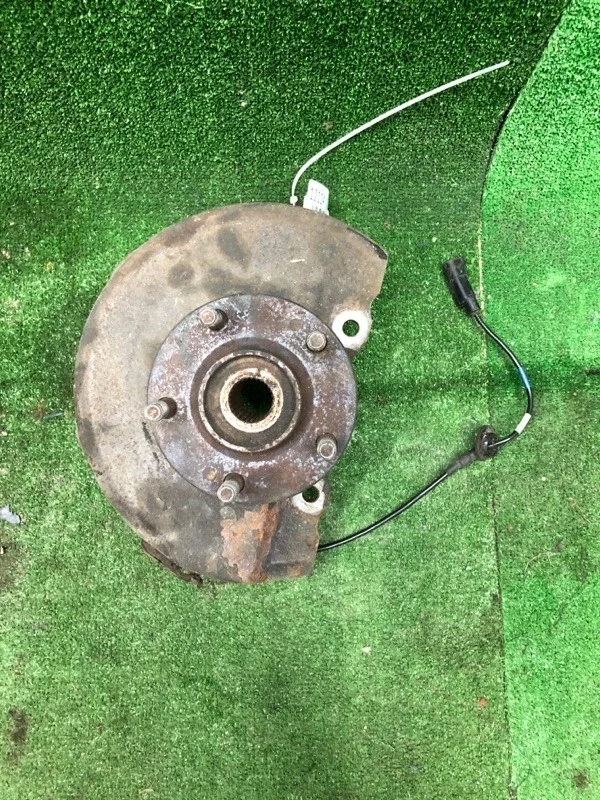 Кулак поворотный Citroen C-Crosser 2011 364798 2.4 HJ3967, передний правый