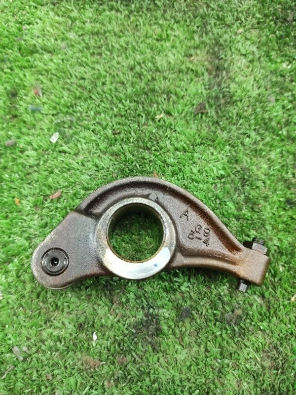 Рокер Mitsubishi Carisma 1999-2004 MD160730 DA 4G93