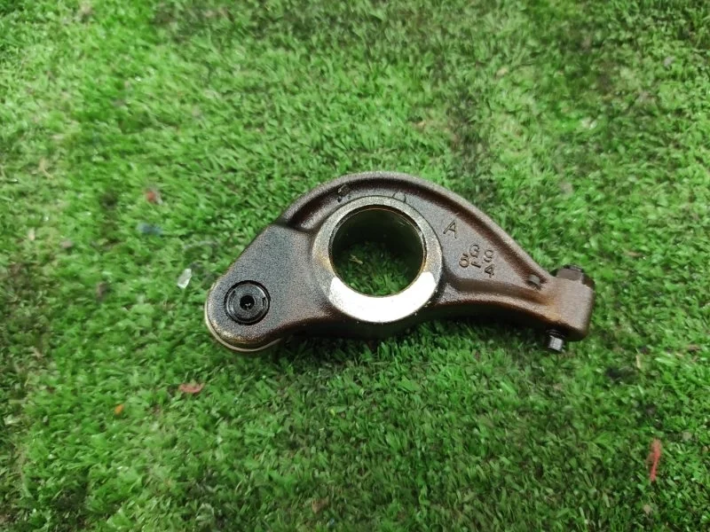 Рокер Mitsubishi Carisma 1999-2004 MD160730 DA 4G93