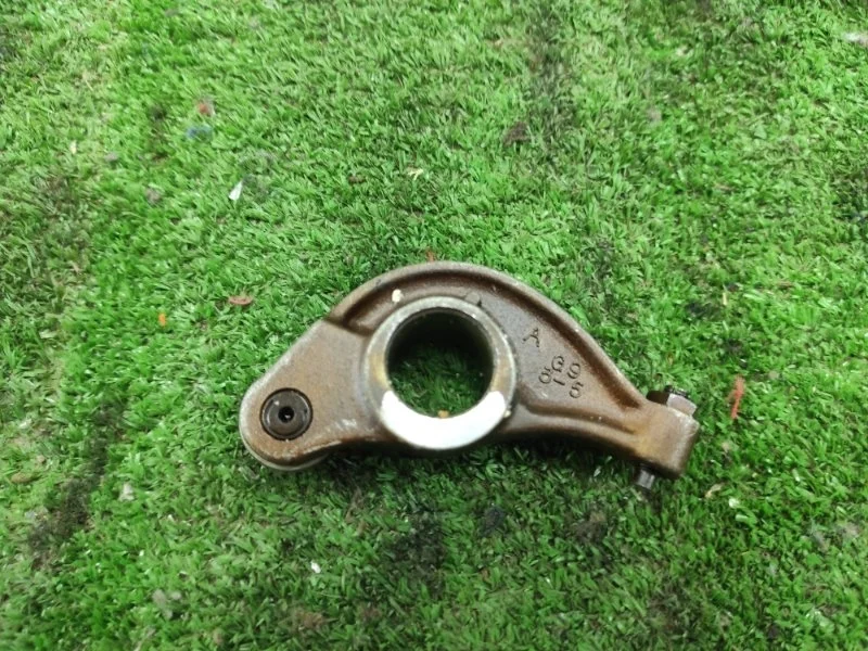 Рокер Mitsubishi Carisma 1999-2004 MD160730 DA 4G93