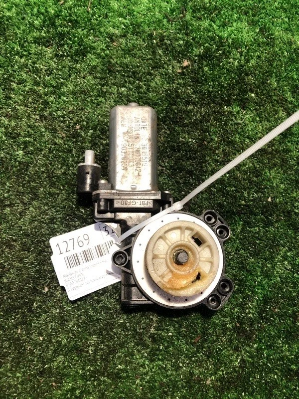 Мотор дворников(моторчик стеклоочистителя) Renault Duster 2014 8200733828 HSM K4M A606 D090890